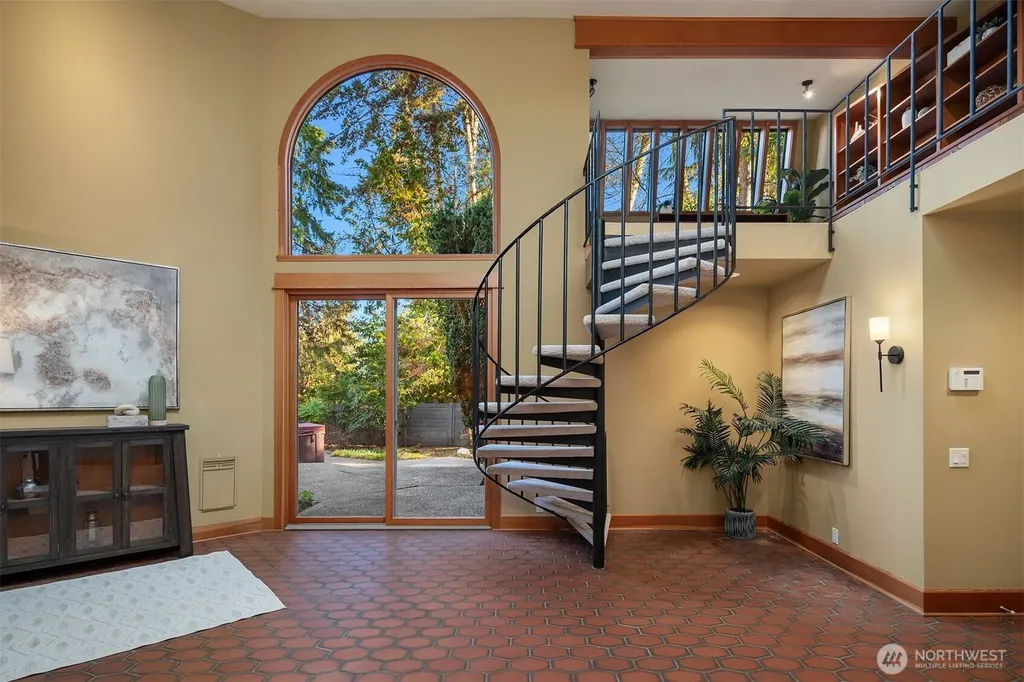 7816 NE 32nd Street Medina WA 98039