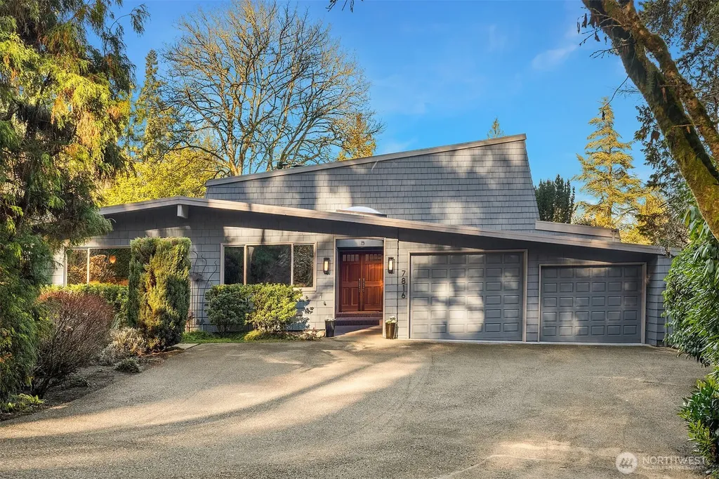 7816 NE 32nd Street Medina WA 98039