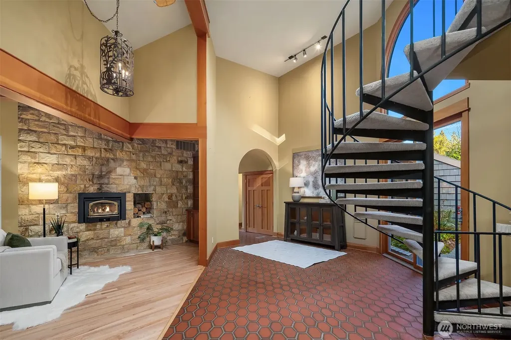 7816 NE 32nd Street Medina WA 98039