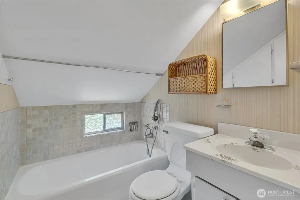 7811 S 112th Street Seattle WA 98178
