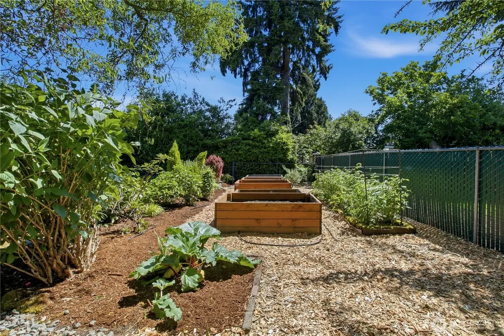 7811 S 112th Street Seattle WA 98178