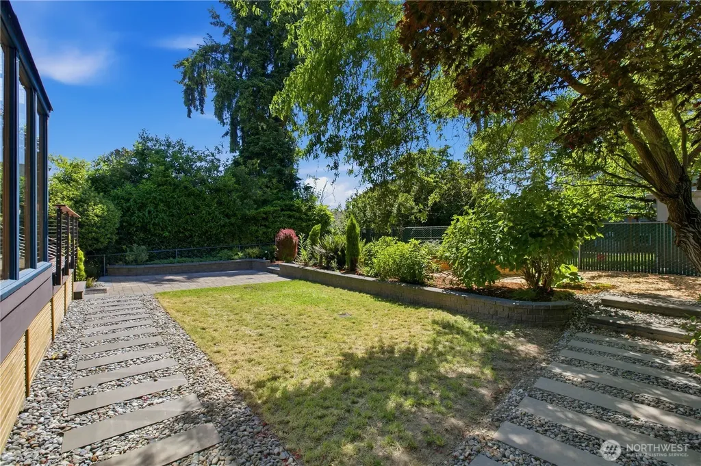 7811 S 112th Street Seattle WA 98178