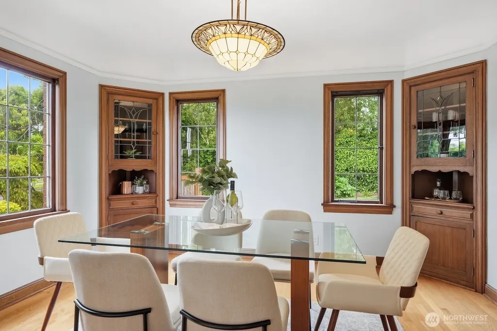 1560 28th Avenue W Seattle WA 98199