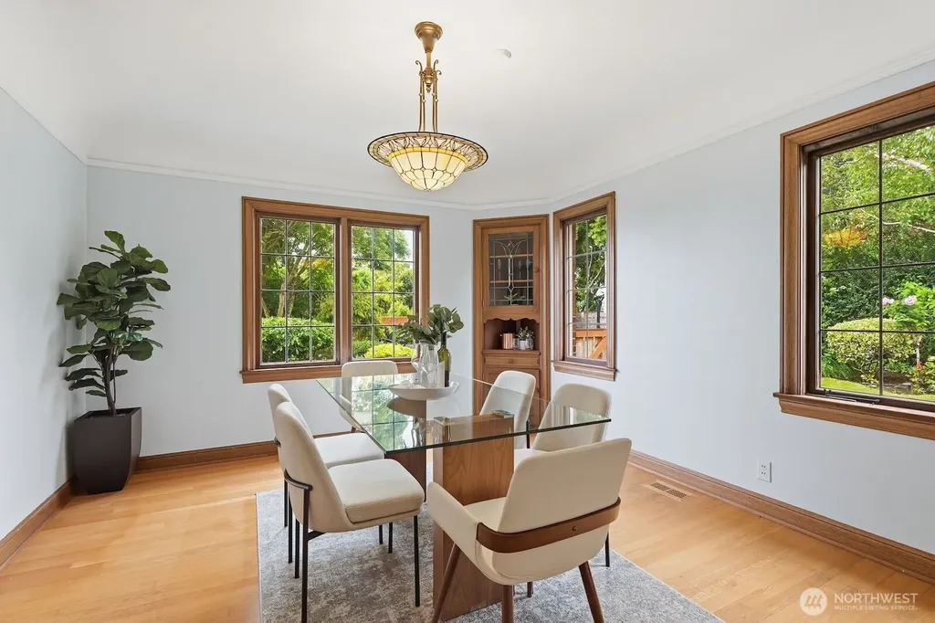 1560 28th Avenue W Seattle WA 98199