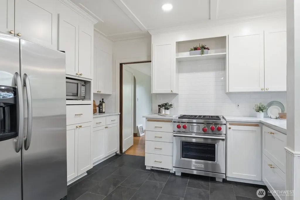 1560 28th Avenue W Seattle WA 98199