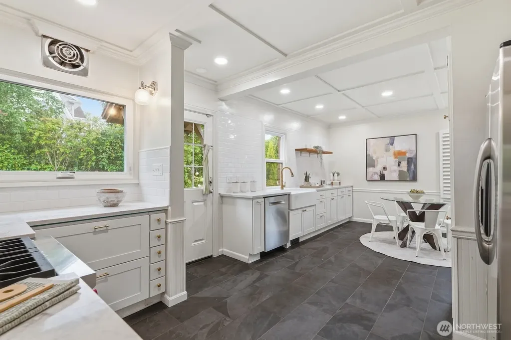 1560 28th Avenue W Seattle WA 98199