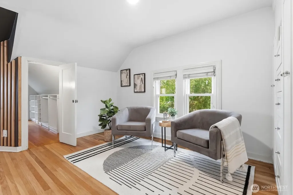1560 28th Avenue W Seattle WA 98199