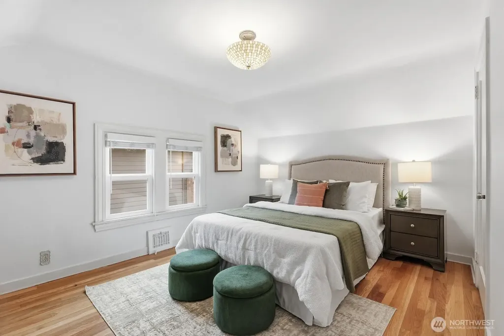 1560 28th Avenue W Seattle WA 98199