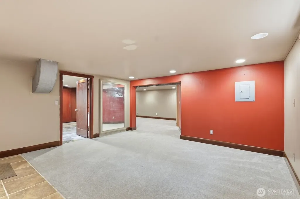 1560 28th Avenue W Seattle WA 98199