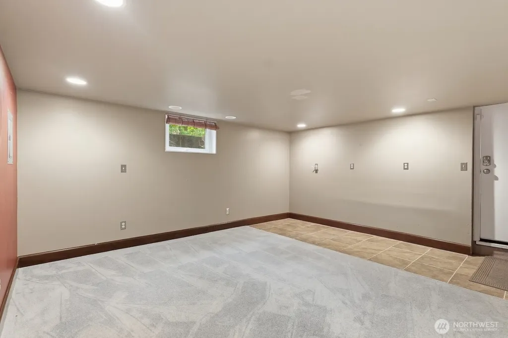 1560 28th Avenue W Seattle WA 98199