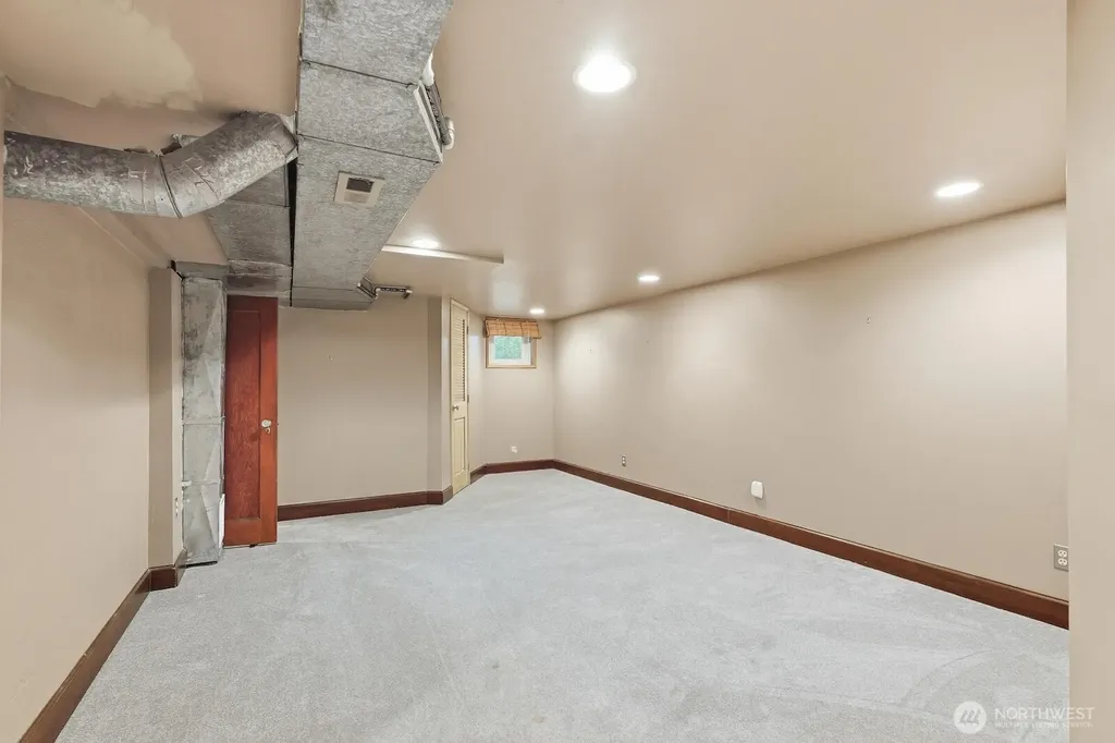 1560 28th Avenue W Seattle WA 98199