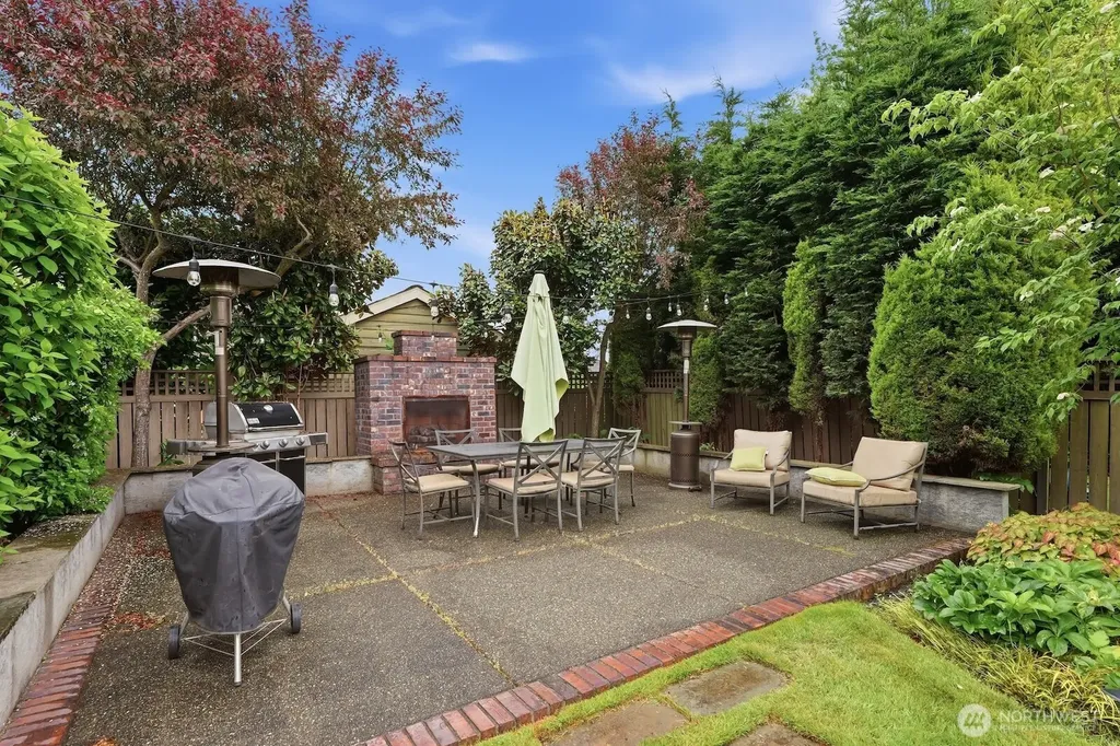 1560 28th Avenue W Seattle WA 98199