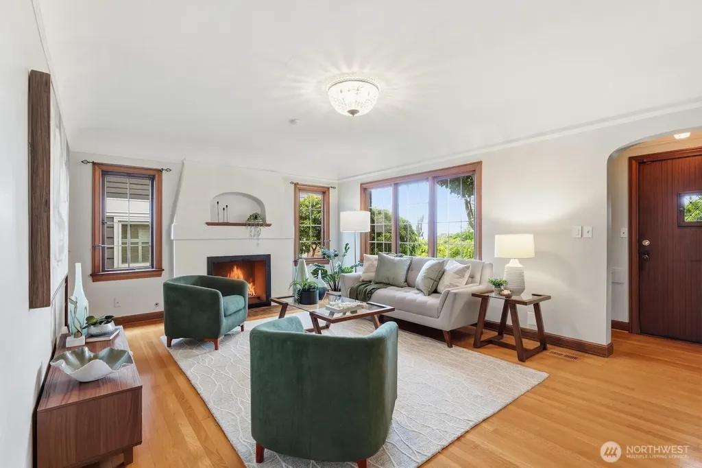 1560 28th Avenue W Seattle WA 98199