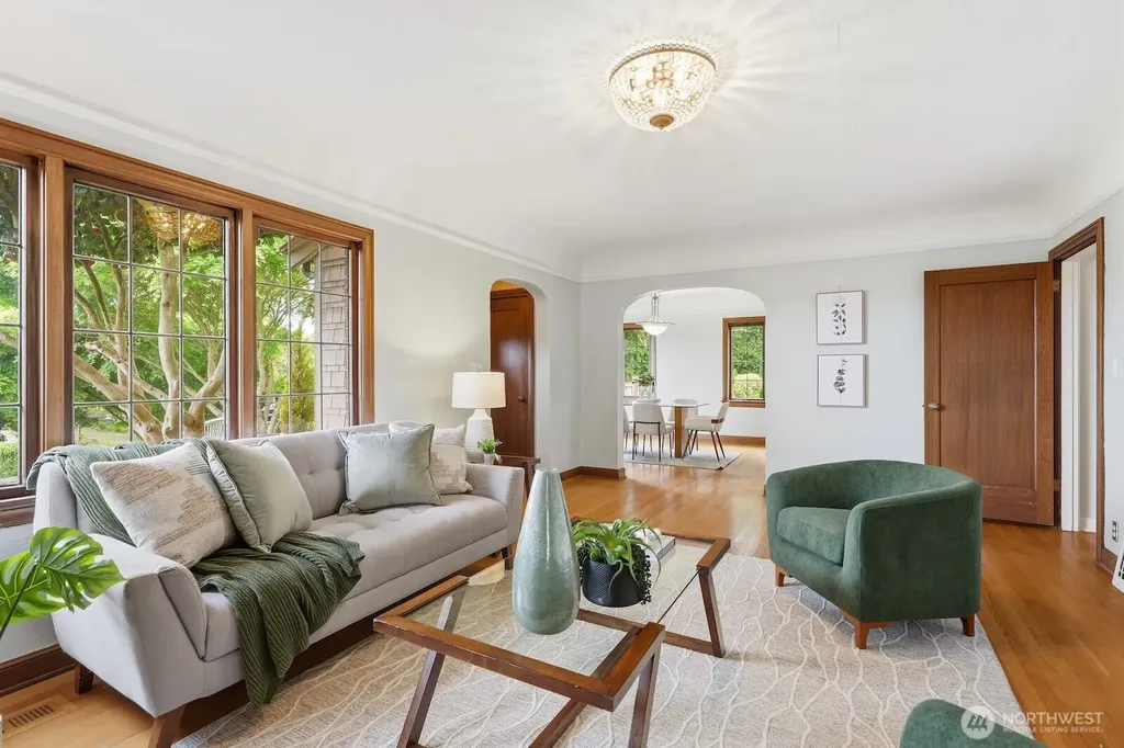 1560 28th Avenue W Seattle WA 98199
