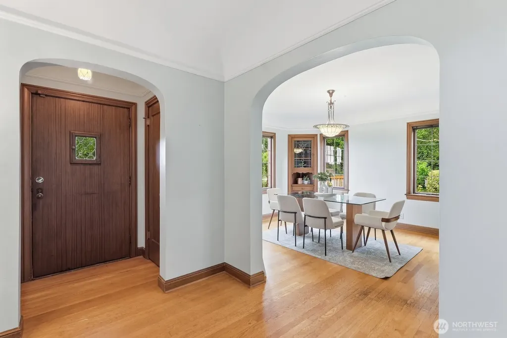 1560 28th Avenue W Seattle WA 98199