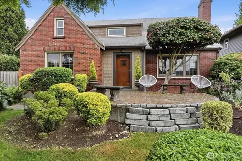 1560 28th Avenue W Seattle WA 98199