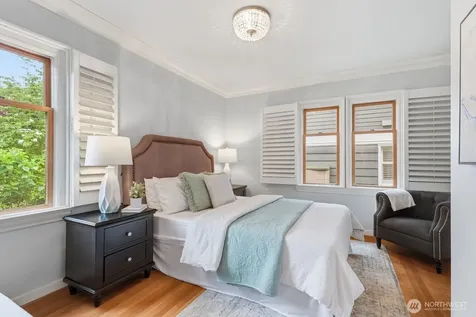 1560 28th Avenue W Seattle WA 98199