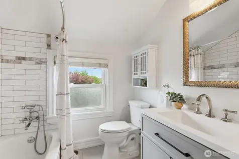 1560 28th Avenue W Seattle WA 98199
