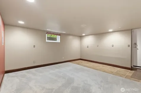1560 28th Avenue W Seattle WA 98199