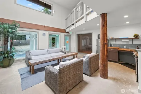 722 N 161st Place Shoreline WA 98133