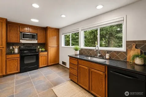 722 N 161st Place Shoreline WA 98133