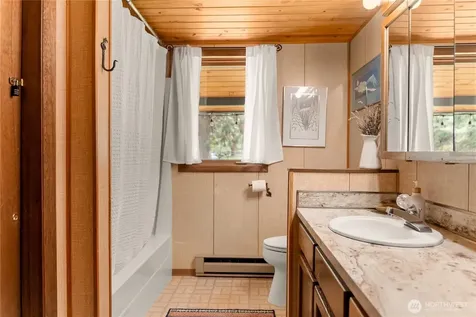 19 Maughan Road Winthrop WA 98862