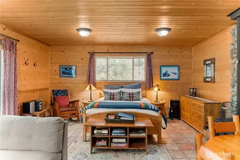 19 Maughan Road Winthrop WA 98862