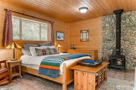 19 Maughan Road Winthrop WA 98862