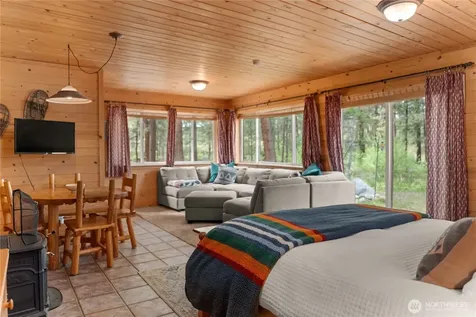 19 Maughan Road Winthrop WA 98862