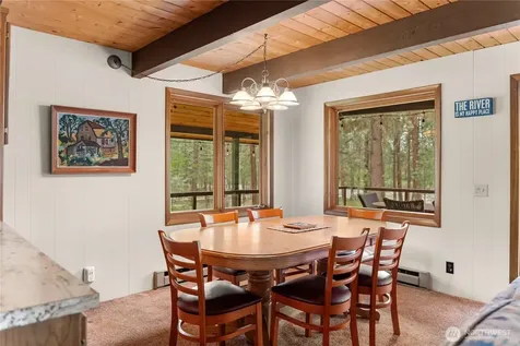 19 Maughan Road Winthrop WA 98862