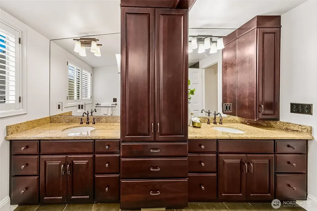 1225 9th Avenue W Seattle WA 98119