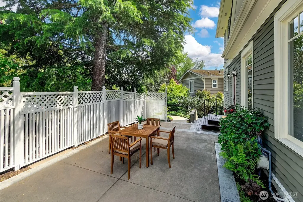 1225 9th Avenue W Seattle WA 98119