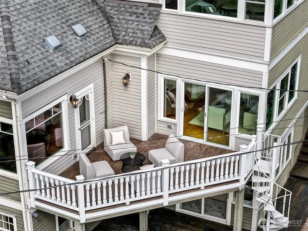 1225 9th Avenue W Seattle WA 98119
