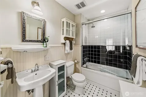 1225 9th Avenue W Seattle WA 98119
