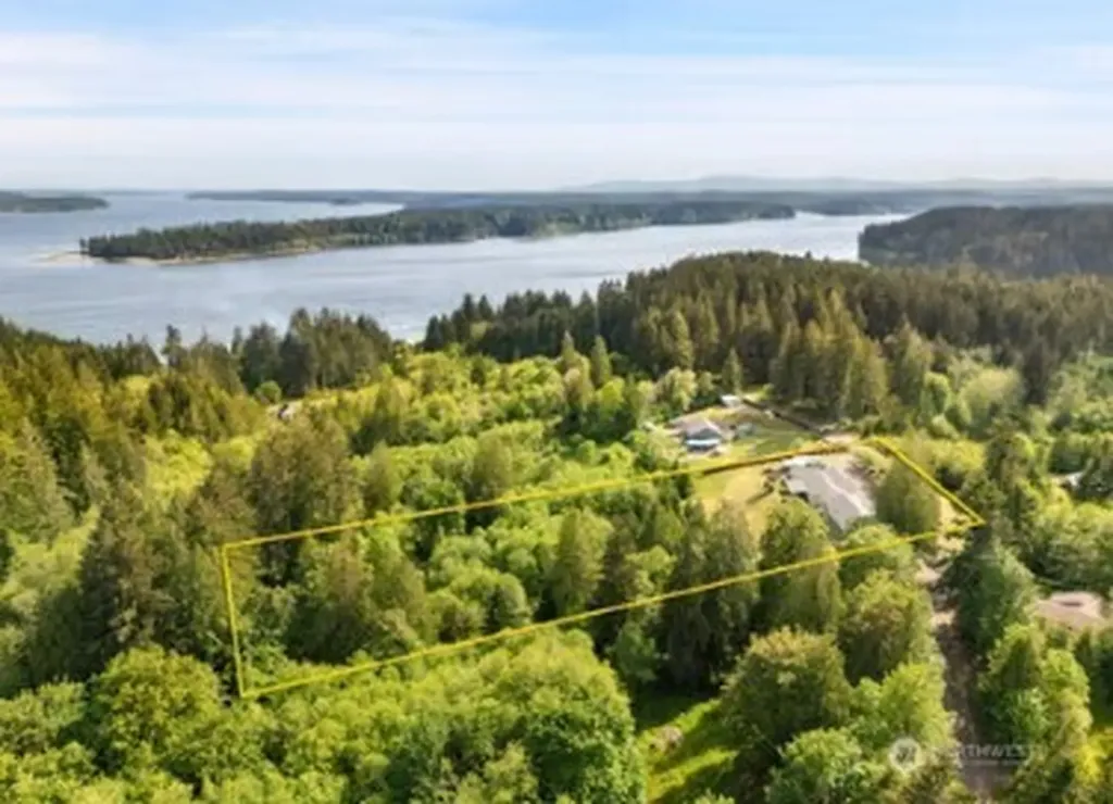 171 E Rauschert Road Grapeview WA 98546