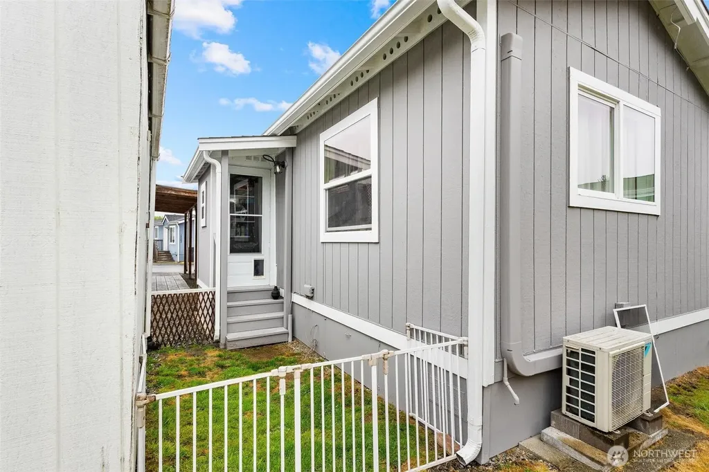 15266 Maple Drive Renton WA 98058