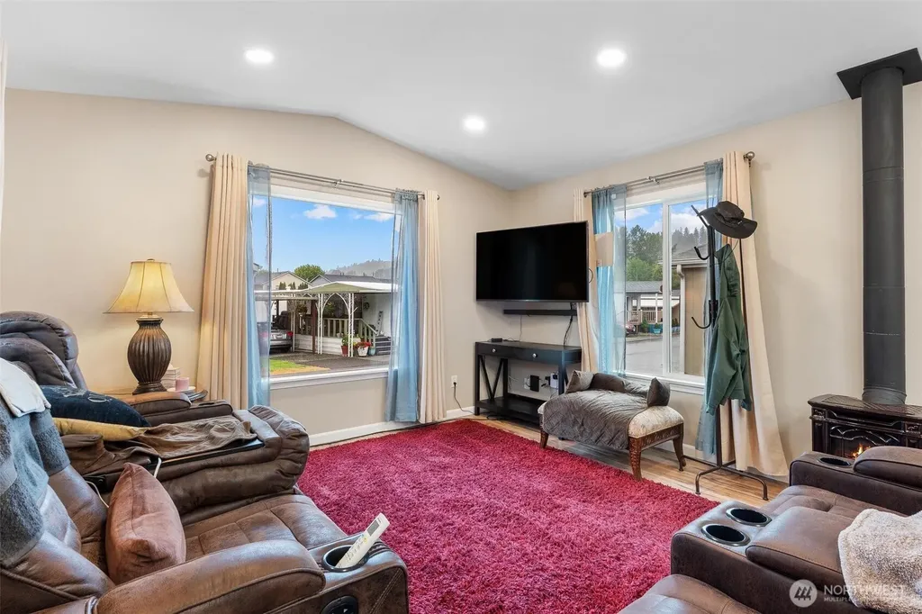 15266 Maple Drive Renton WA 98058