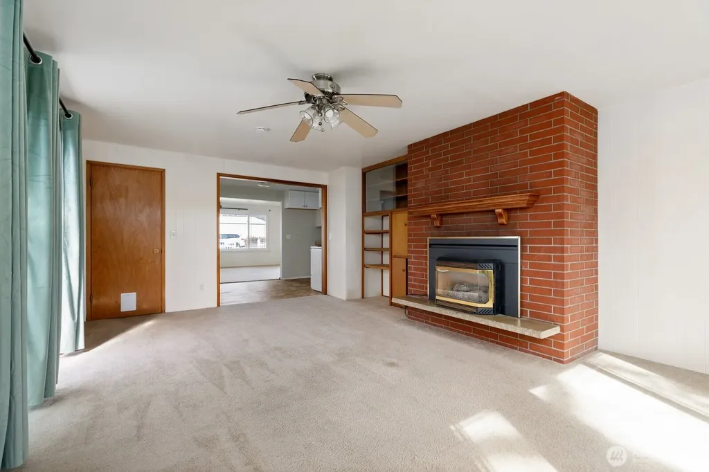 164 NE Ernst Oak Harbor WA 98277