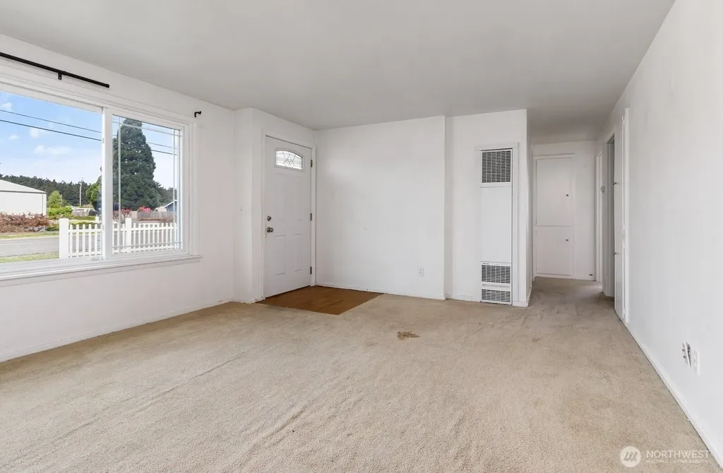164 NE Ernst Oak Harbor WA 98277