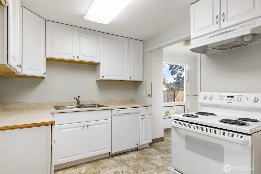 164 NE Ernst Oak Harbor WA 98277