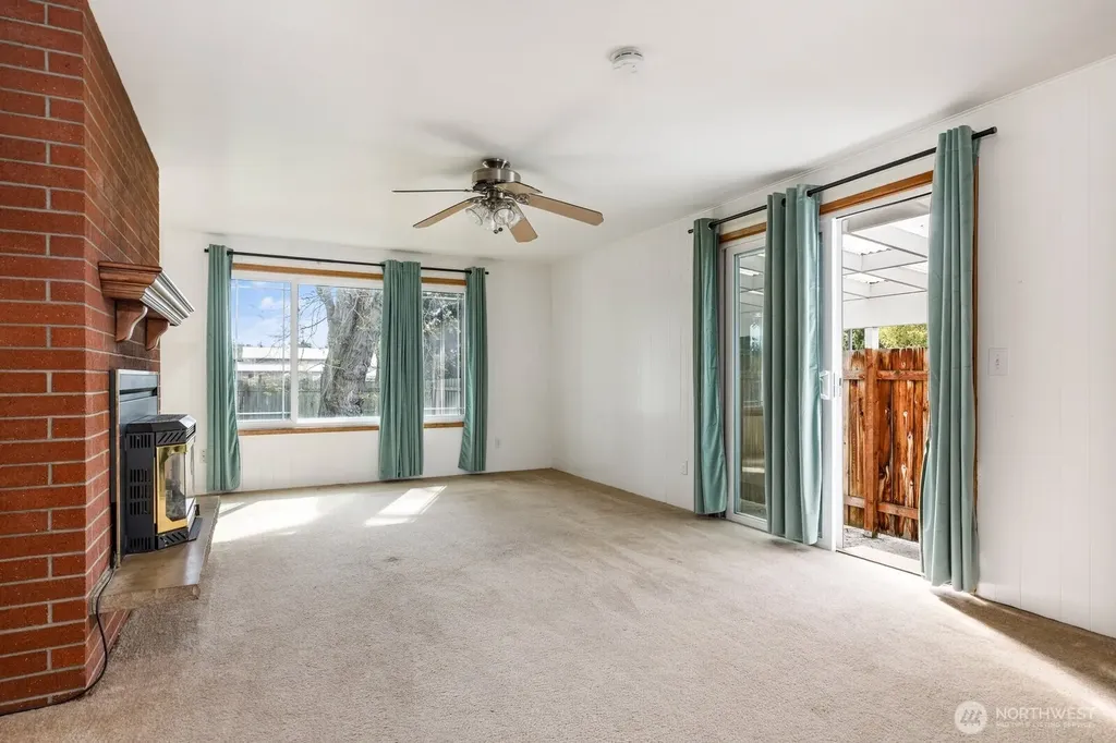 164 NE Ernst Oak Harbor WA 98277