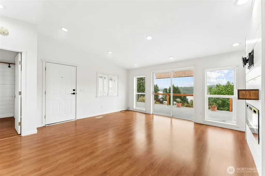 81 E Sea Breeze Drive Grapeview WA 98546