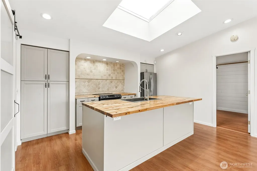 81 E Sea Breeze Drive Grapeview WA 98546