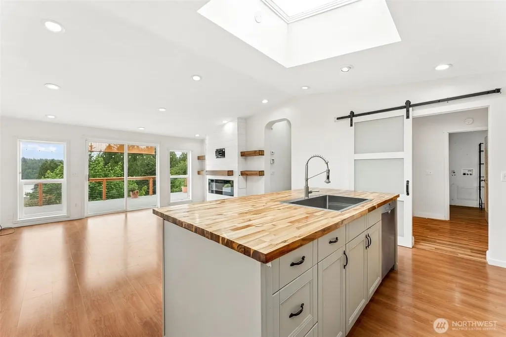 81 E Sea Breeze Drive Grapeview WA 98546