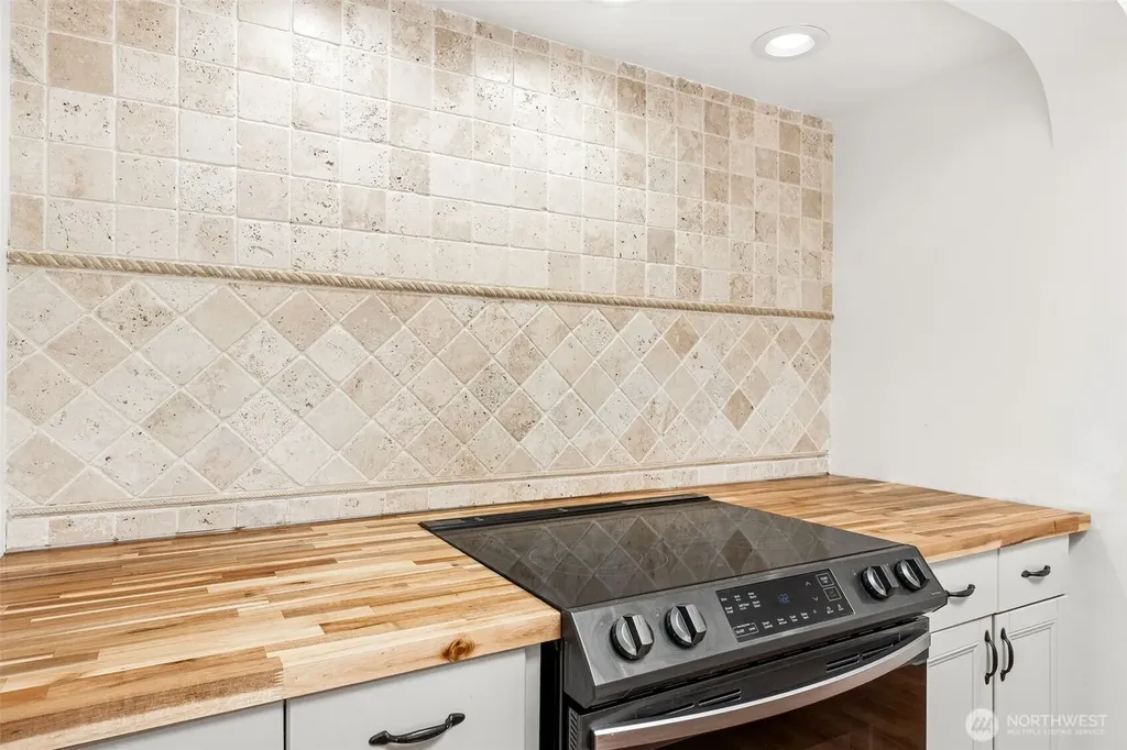 81 E Sea Breeze Drive Grapeview WA 98546