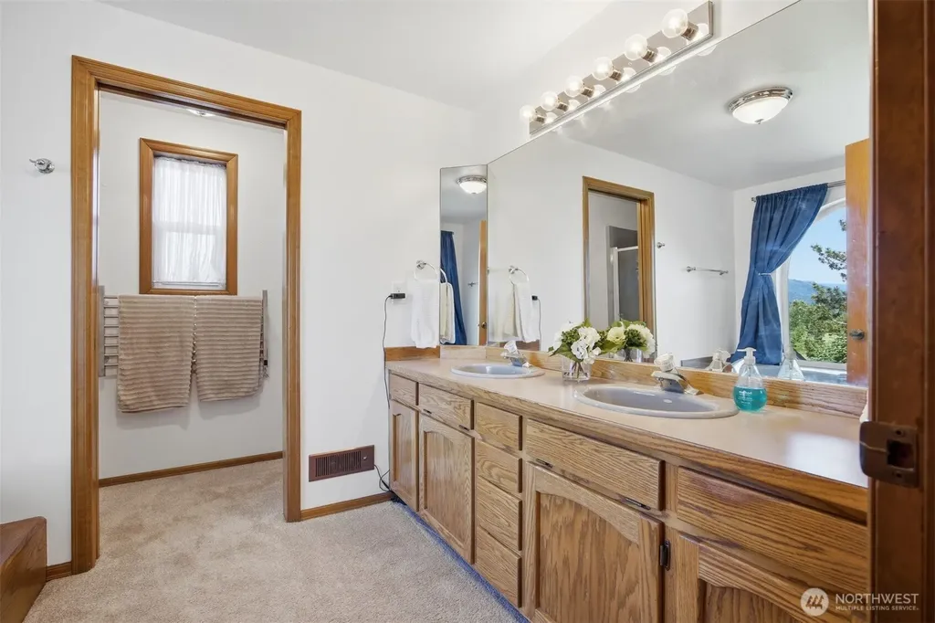 13085 Sunrise Drive Mount Vernon WA 98273