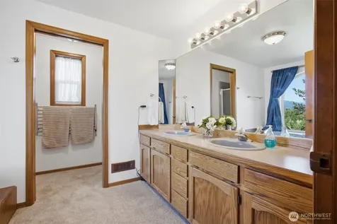 13085 Sunrise Drive Mount Vernon WA 98273