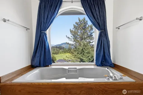 13085 Sunrise Drive Mount Vernon WA 98273