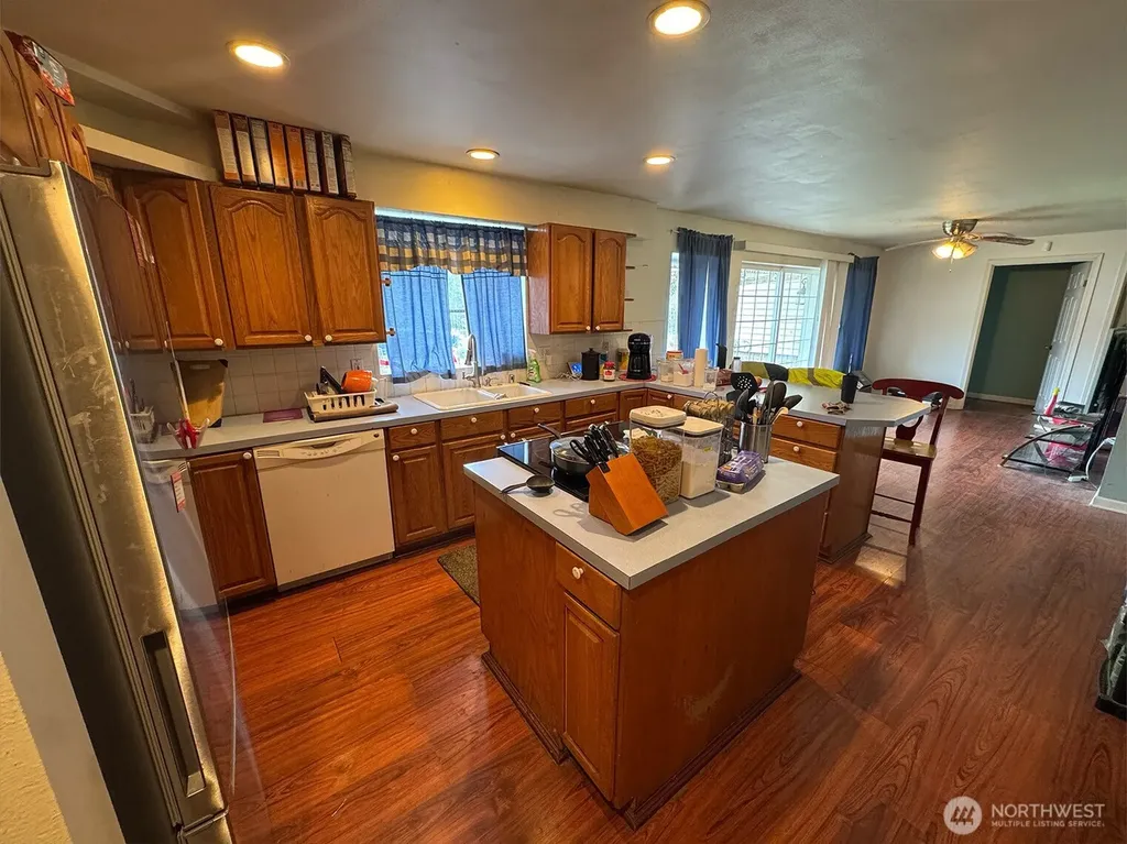 16491 E State Route 3 Allyn WA 98524
