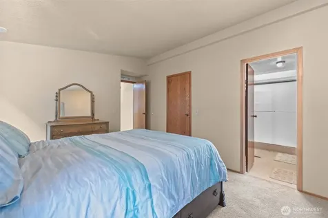 17373 Woodcrest Drive NE Bothell WA 98011